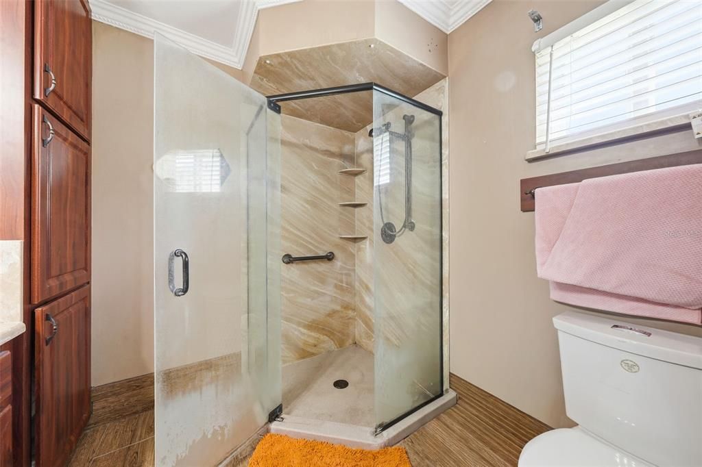 На продажу: $245,900 (3 спален, 2 ванн, 1704 Квадратных фут)