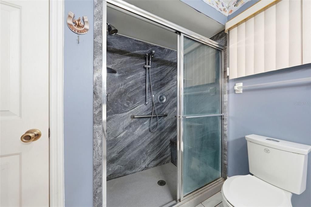 На продажу: $245,900 (3 спален, 2 ванн, 1704 Квадратных фут)