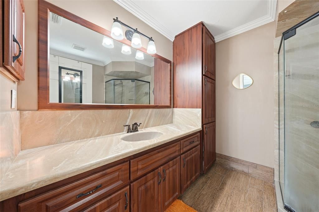 На продажу: $245,900 (3 спален, 2 ванн, 1704 Квадратных фут)