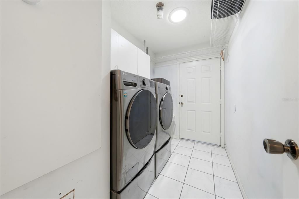 На продажу: $245,900 (3 спален, 2 ванн, 1704 Квадратных фут)