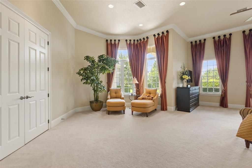 For Sale: $2,050,000 (5 beds, 6 baths, 8164 Square Feet)