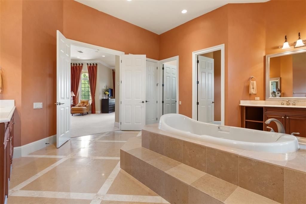 For Sale: $2,050,000 (5 beds, 6 baths, 8164 Square Feet)