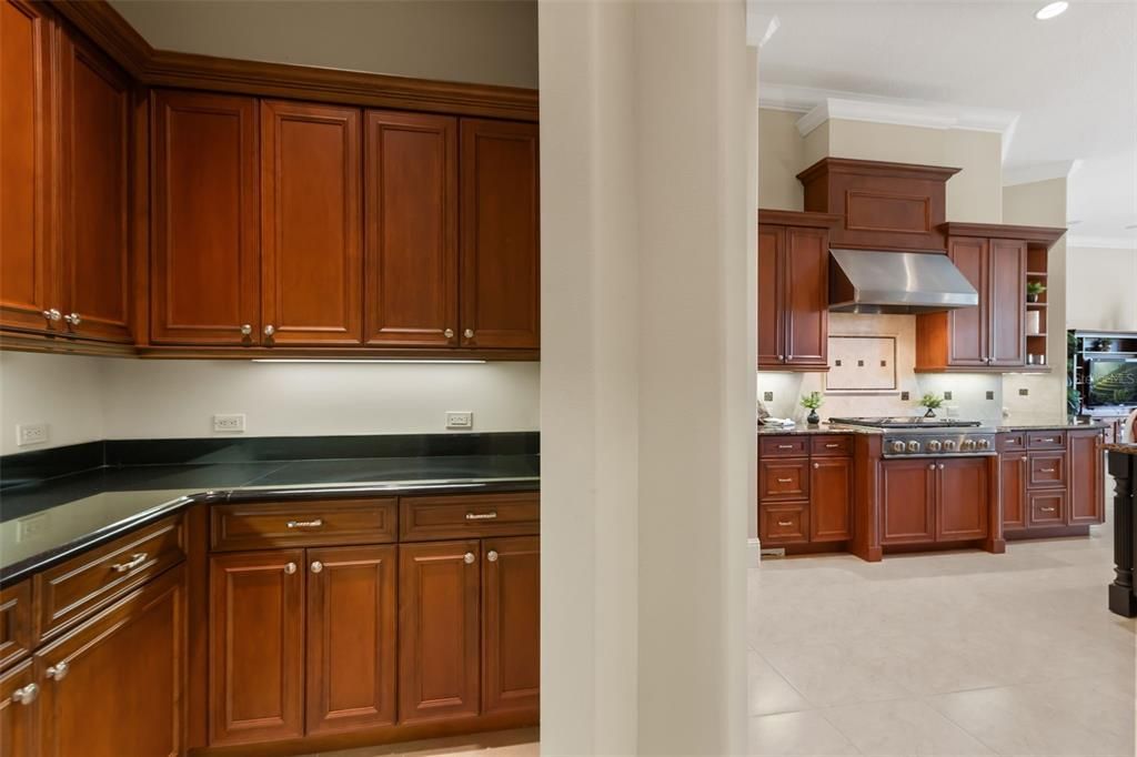 For Sale: $2,050,000 (5 beds, 6 baths, 8164 Square Feet)