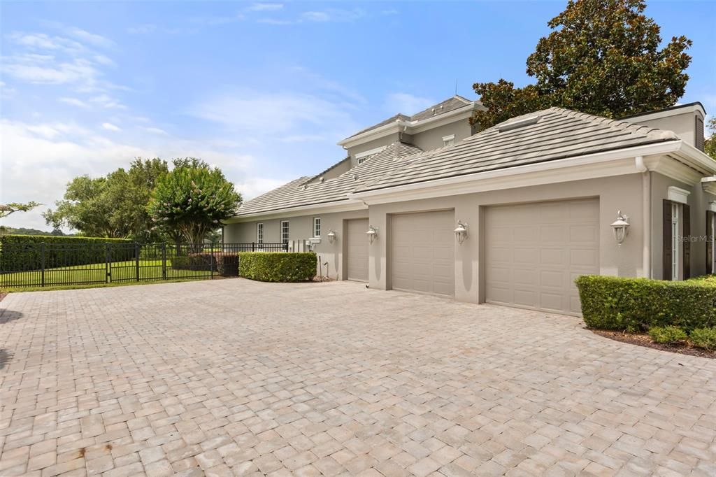 For Sale: $2,050,000 (5 beds, 6 baths, 8164 Square Feet)