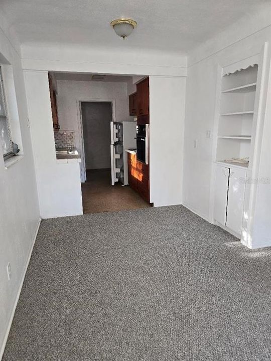 For Rent: $2,000 (2 beds, 1 baths, 800 Square Feet)