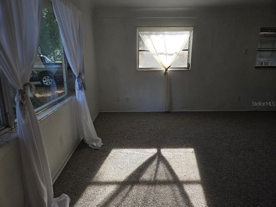 For Rent: $2,000 (2 beds, 1 baths, 800 Square Feet)