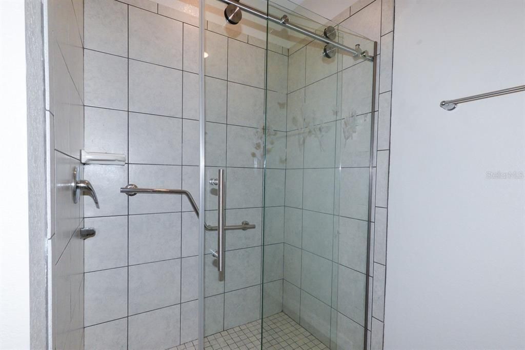 На продажу: $320,000 (4 спален, 2 ванн, 1874 Квадратных фут)