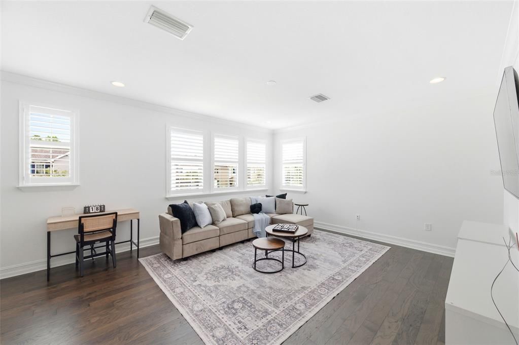 For Sale: $1,250,000 (5 beds, 4 baths, 4069 Square Feet)