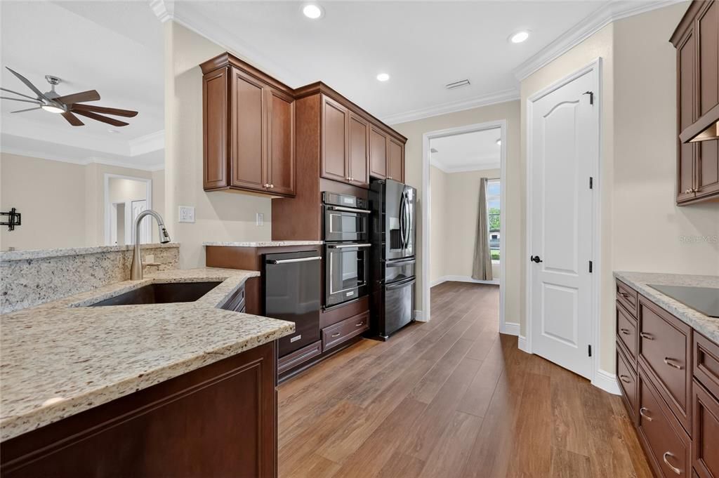 Active With Contract: $885,000 (4 beds, 3 baths, 2412 Square Feet)