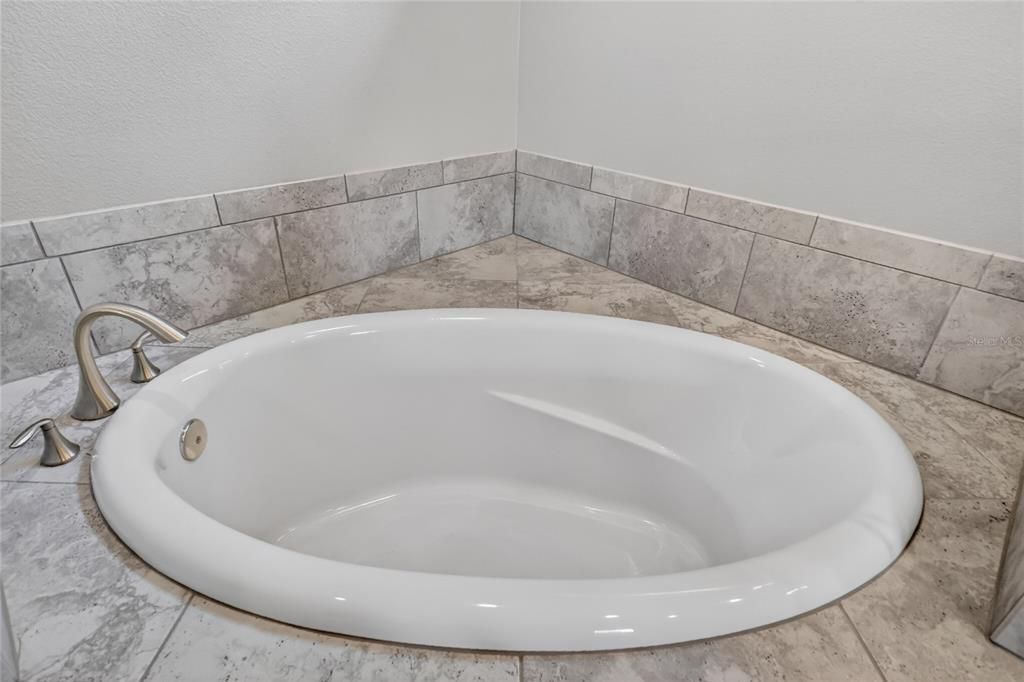 Active With Contract: $885,000 (4 beds, 3 baths, 2412 Square Feet)