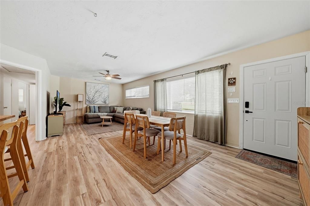 En Venta: $435,000 (3 camas, 2 baños, 1352 Pies cuadrados)