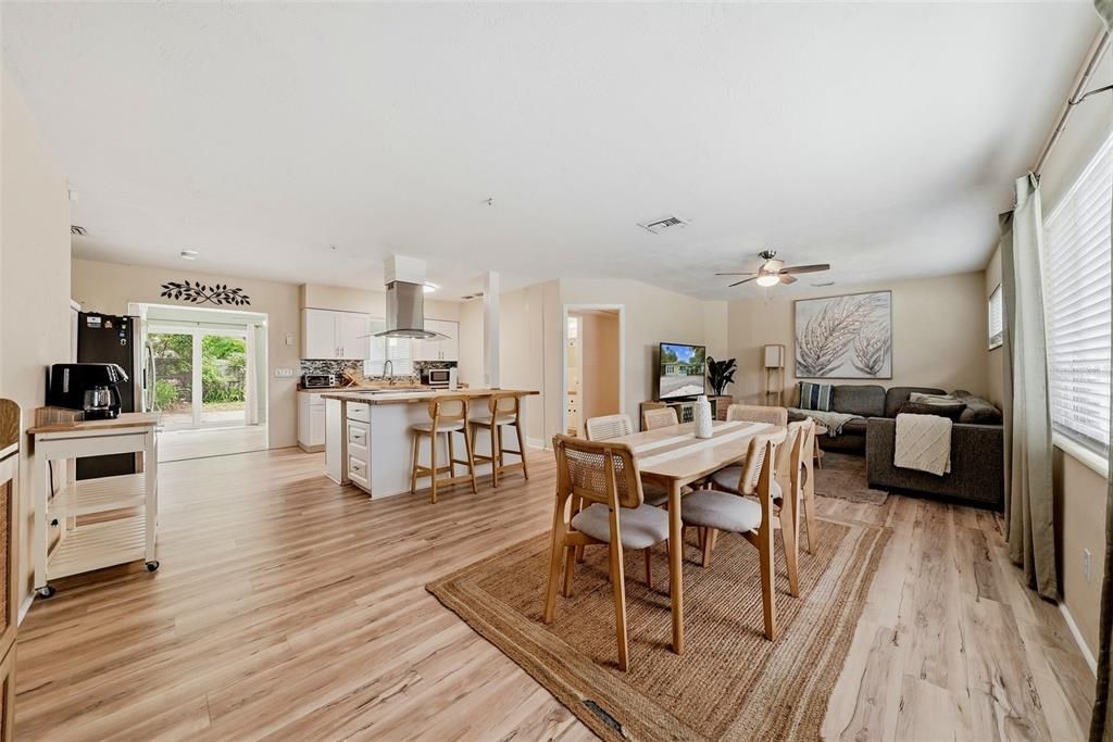 En Venta: $435,000 (3 camas, 2 baños, 1352 Pies cuadrados)