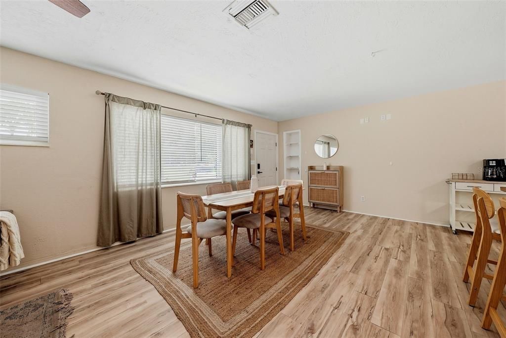 En Venta: $435,000 (3 camas, 2 baños, 1352 Pies cuadrados)