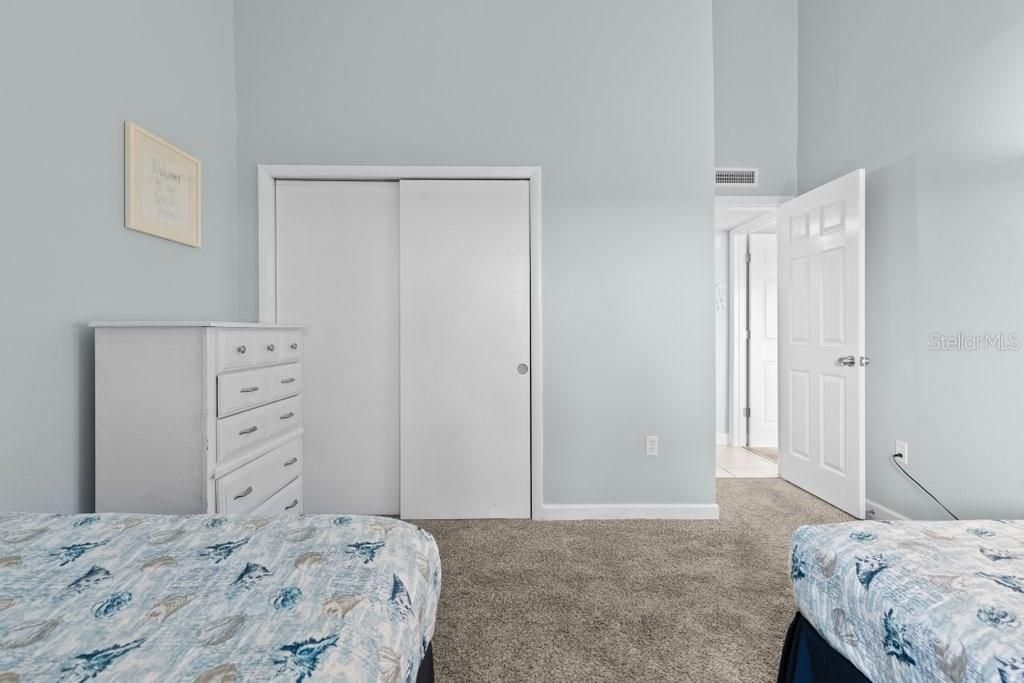 For Sale: $399,000 (2 beds, 2 baths, 1004 Square Feet)