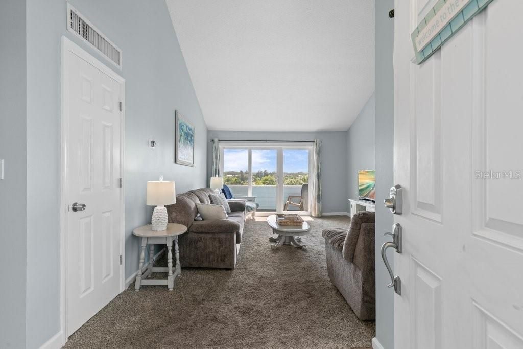 For Sale: $399,000 (2 beds, 2 baths, 1004 Square Feet)