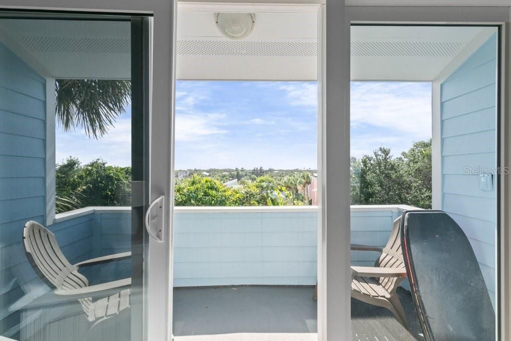 For Sale: $399,000 (2 beds, 2 baths, 1004 Square Feet)