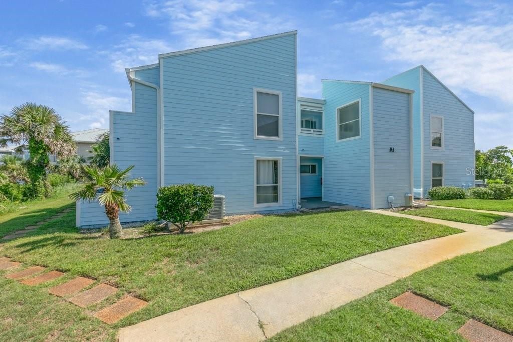For Sale: $399,000 (2 beds, 2 baths, 1004 Square Feet)