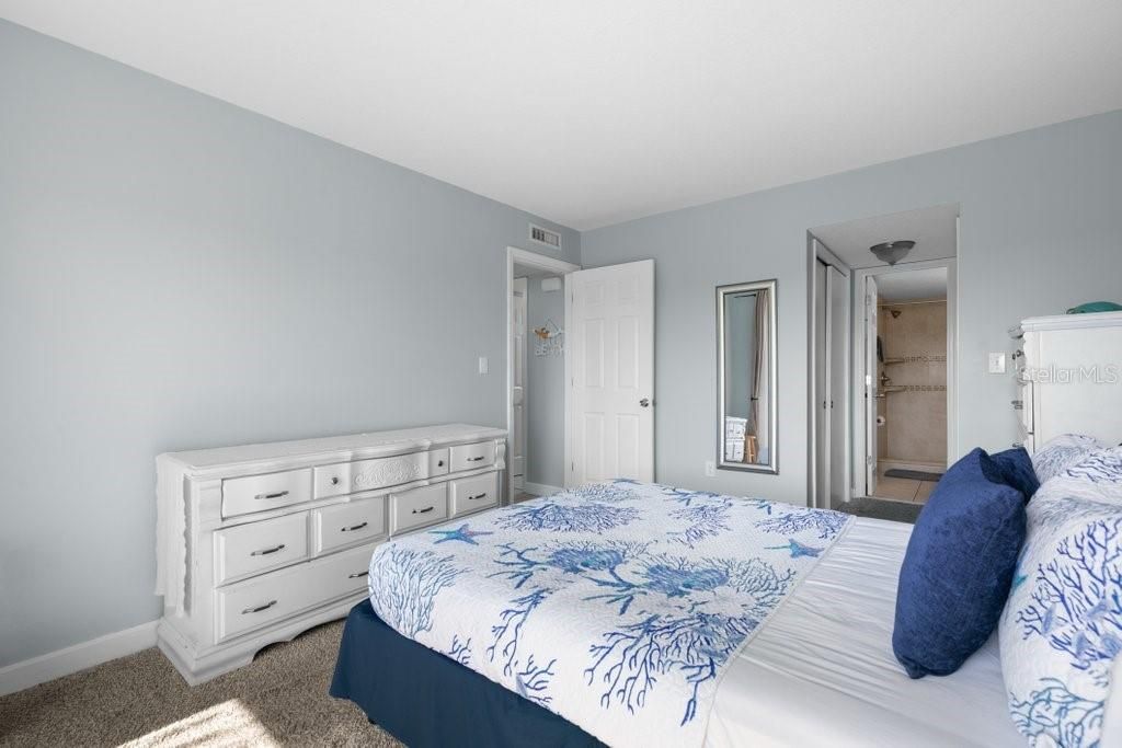 For Sale: $399,000 (2 beds, 2 baths, 1004 Square Feet)