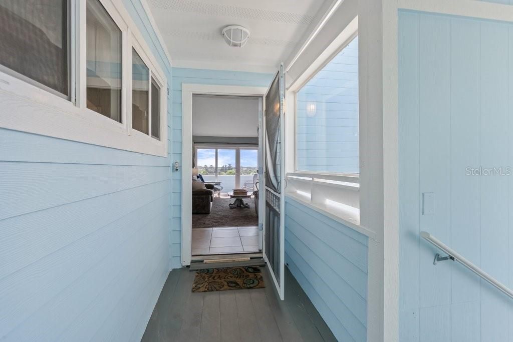 For Sale: $399,000 (2 beds, 2 baths, 1004 Square Feet)