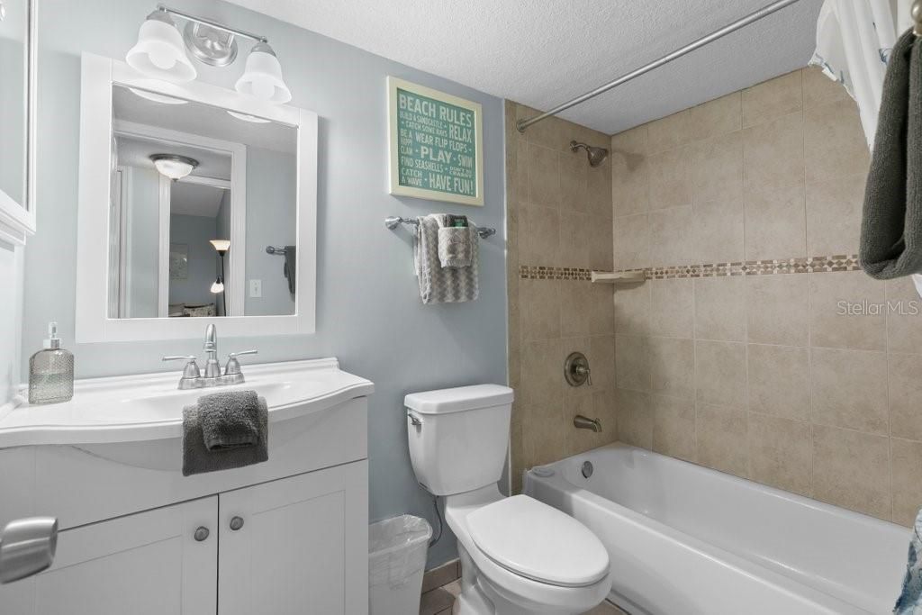For Sale: $399,000 (2 beds, 2 baths, 1004 Square Feet)