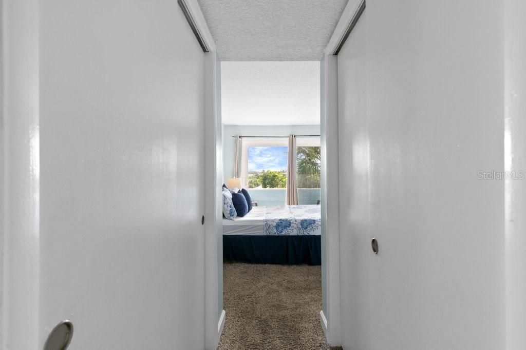 For Sale: $399,000 (2 beds, 2 baths, 1004 Square Feet)