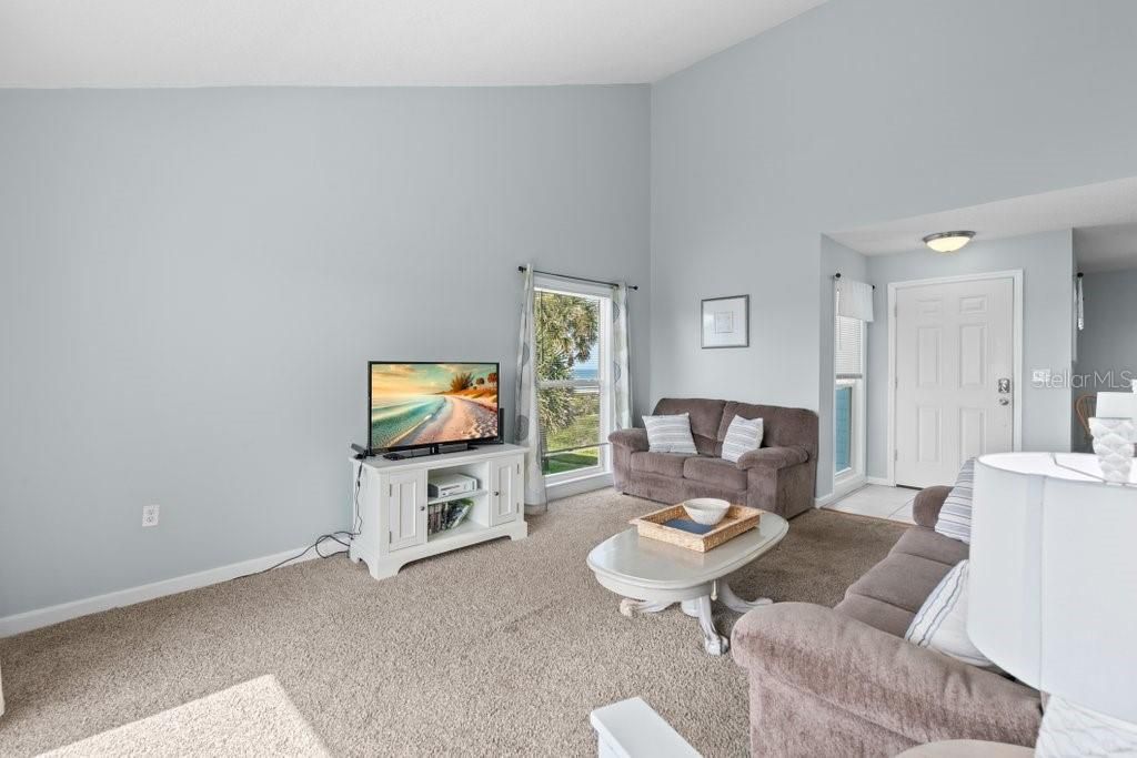 For Sale: $399,000 (2 beds, 2 baths, 1004 Square Feet)