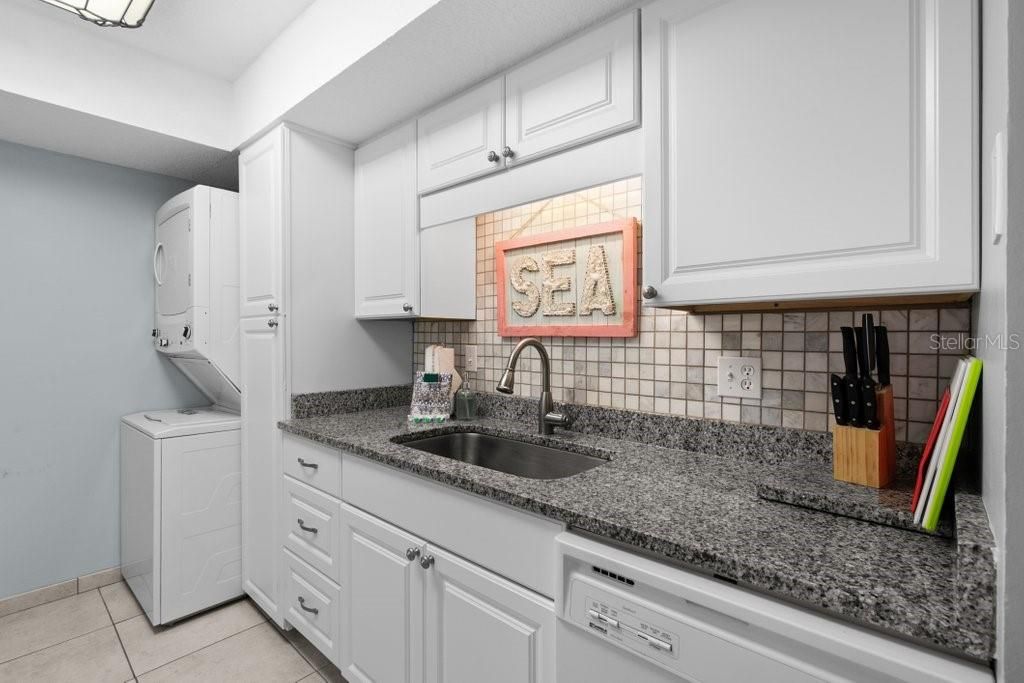 For Sale: $399,000 (2 beds, 2 baths, 1004 Square Feet)