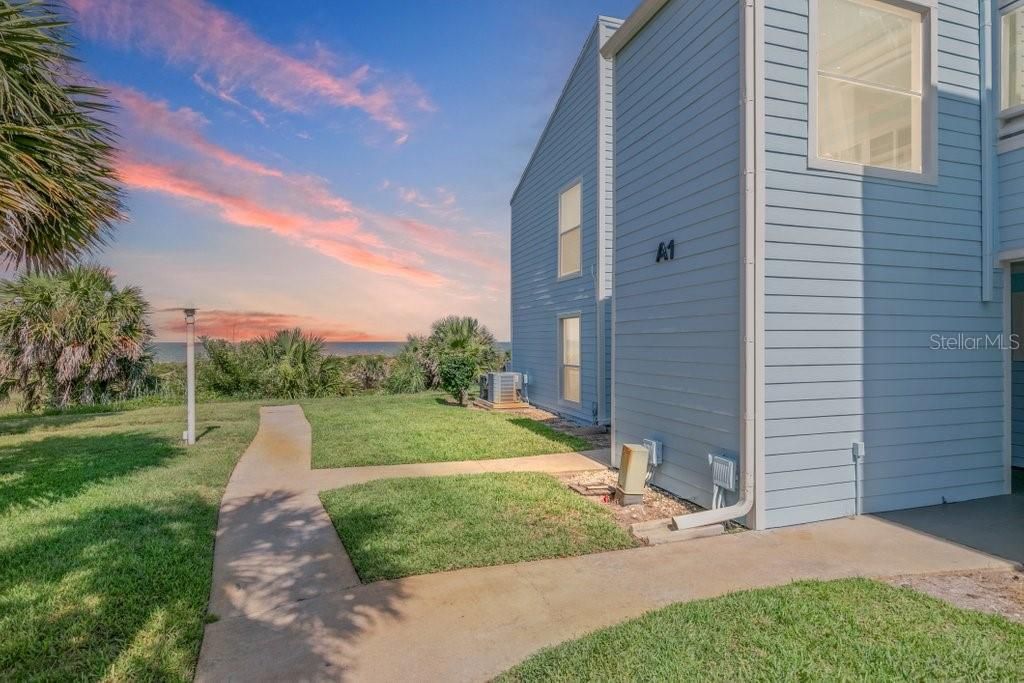 For Sale: $399,000 (2 beds, 2 baths, 1004 Square Feet)