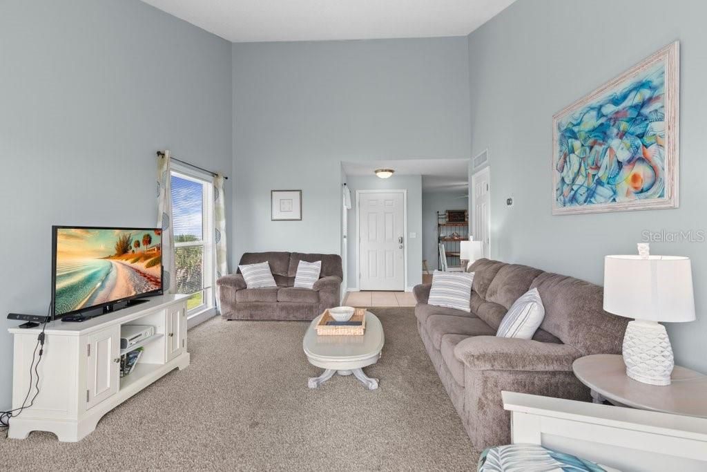 For Sale: $399,000 (2 beds, 2 baths, 1004 Square Feet)