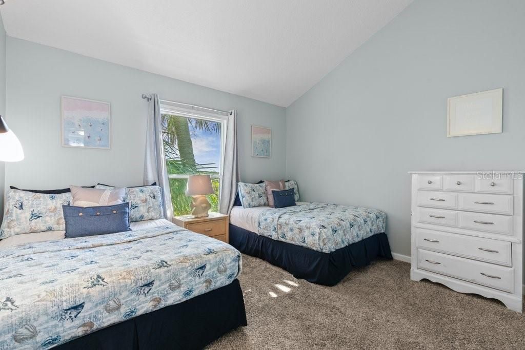 For Sale: $399,000 (2 beds, 2 baths, 1004 Square Feet)