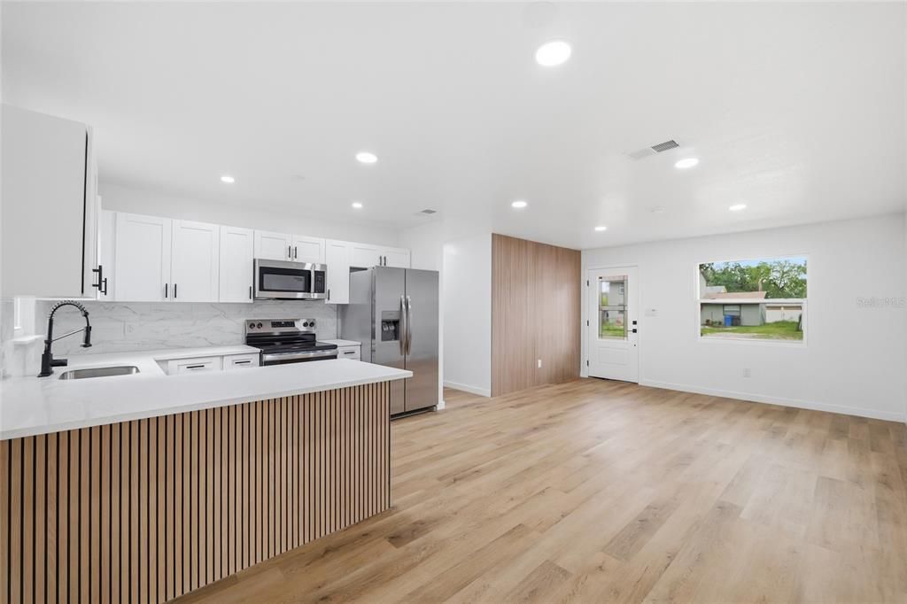 На продажу: $375,000 (3 спален, 2 ванн, 1224 Квадратных фут)