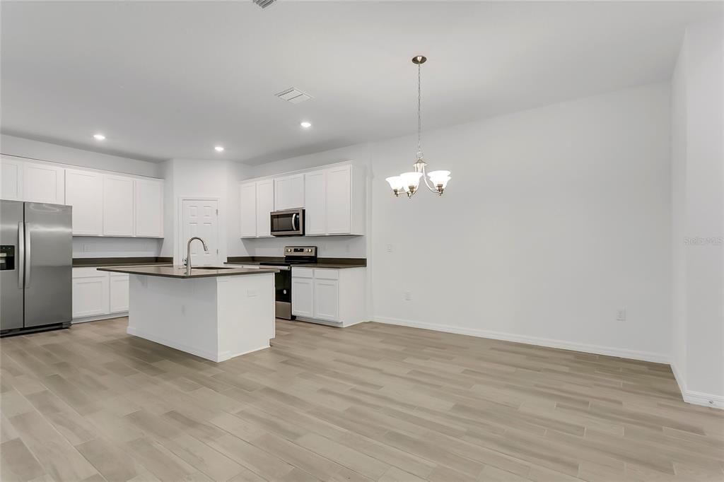 В аренду: $2,445 (3 спален, 2 ванн, 2303 Квадратных фут)