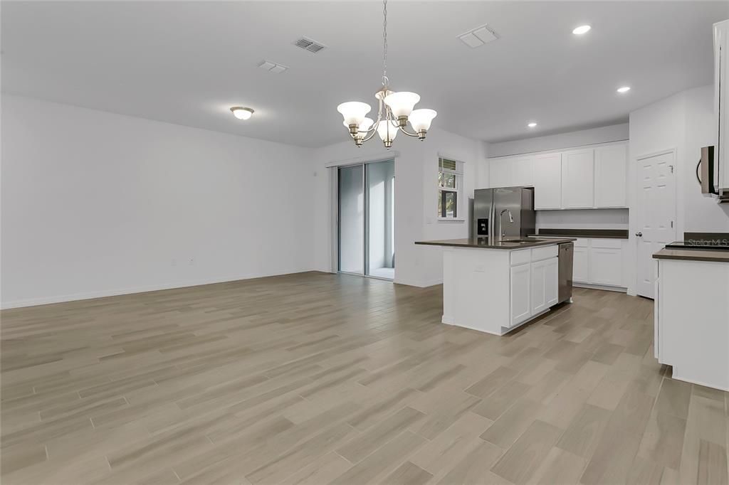 В аренду: $2,445 (3 спален, 2 ванн, 2303 Квадратных фут)
