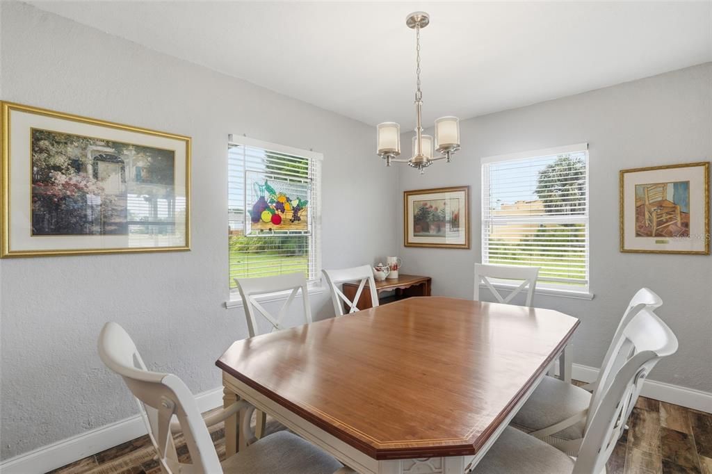 For Sale: $185,000 (2 beds, 1 baths, 876 Square Feet)