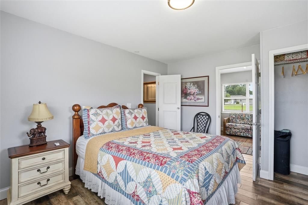 For Sale: $185,000 (2 beds, 1 baths, 876 Square Feet)