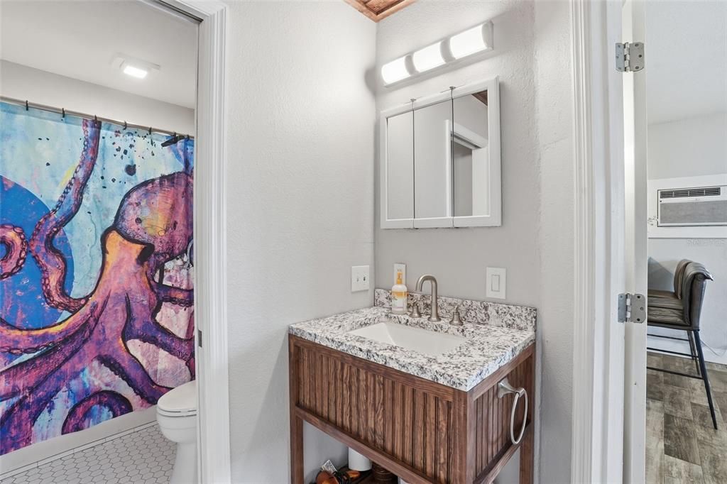 For Sale: $185,000 (2 beds, 1 baths, 876 Square Feet)