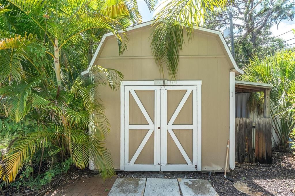 For Sale: $685,000 (5 beds, 3 baths, 2151 Square Feet)