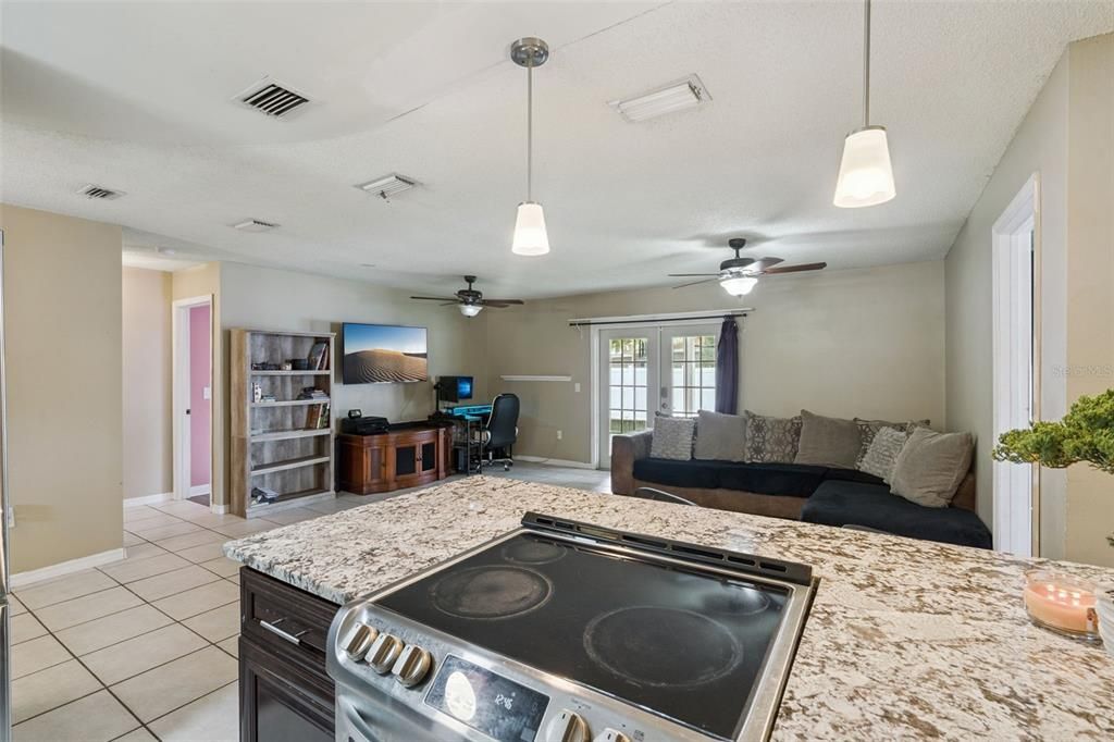 En Venta: $340,000 (3 camas, 2 baños, 1260 Pies cuadrados)