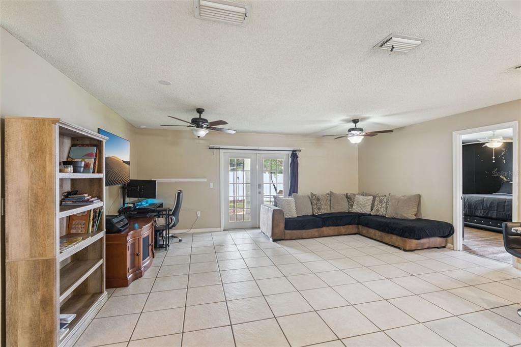 En Venta: $340,000 (3 camas, 2 baños, 1260 Pies cuadrados)