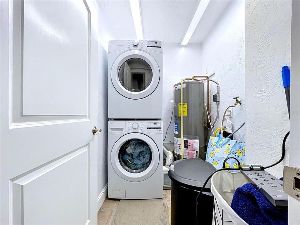 For Sale: $445,000 (3 beds, 2 baths, 1550 Square Feet)