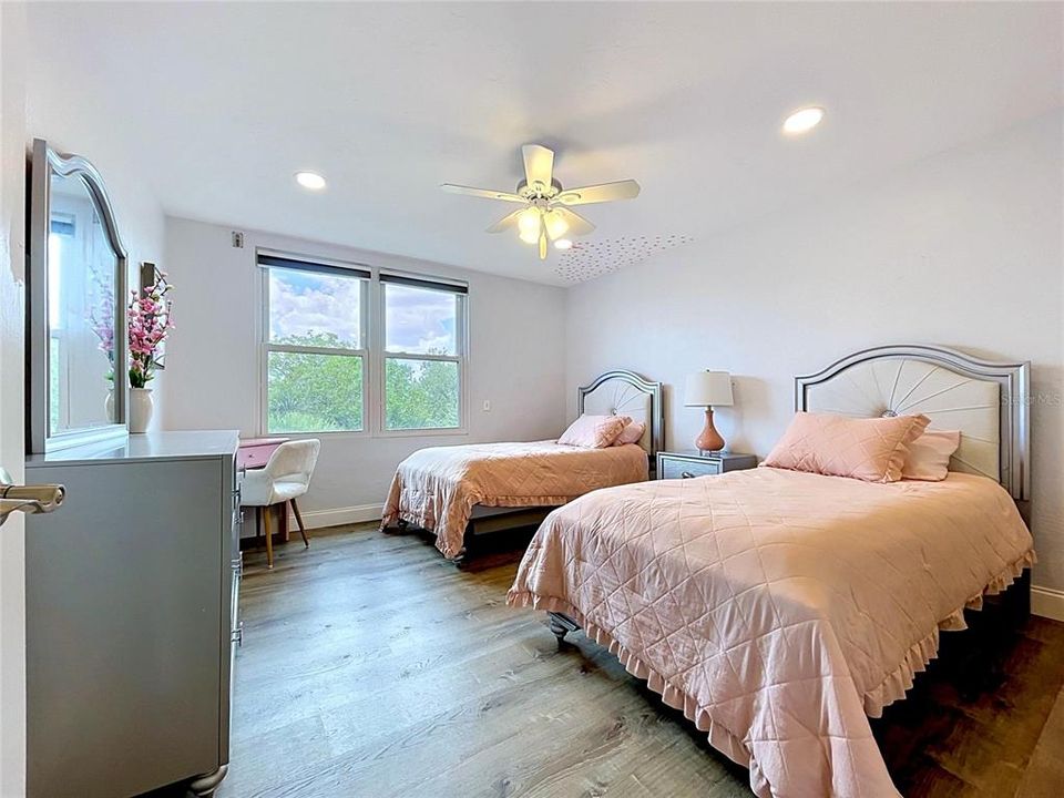 For Sale: $445,000 (3 beds, 2 baths, 1550 Square Feet)