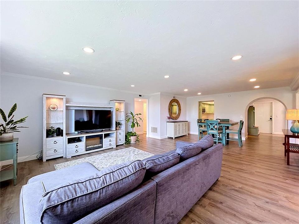 For Sale: $445,000 (3 beds, 2 baths, 1550 Square Feet)