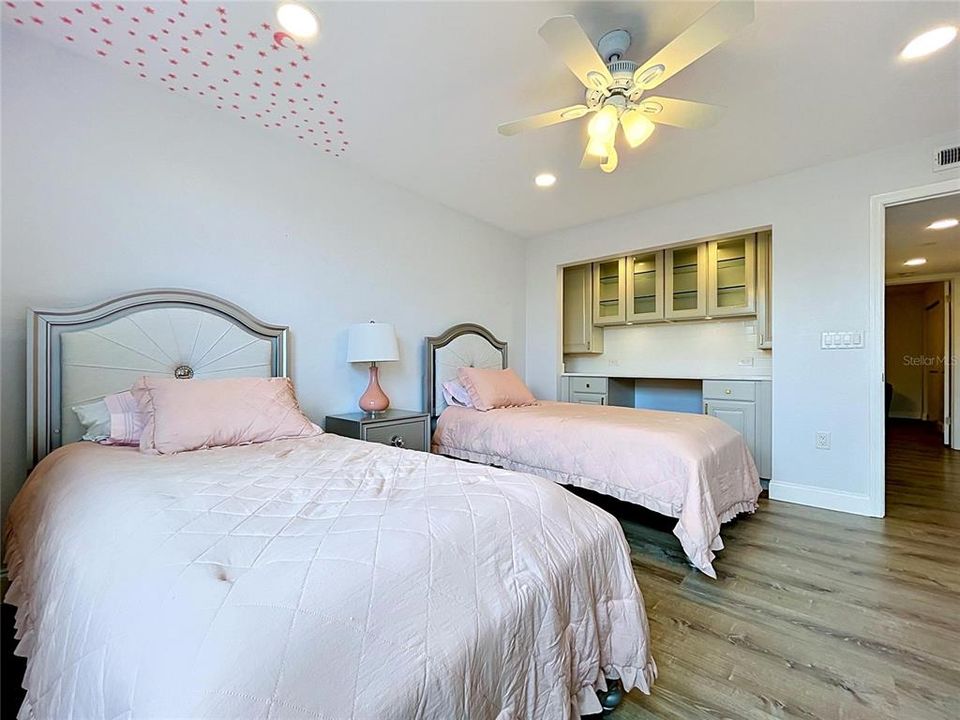 For Sale: $445,000 (3 beds, 2 baths, 1550 Square Feet)