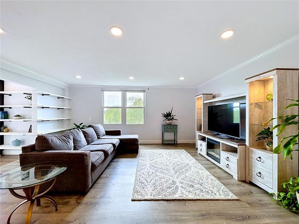For Sale: $445,000 (3 beds, 2 baths, 1550 Square Feet)