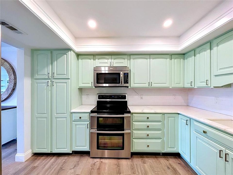 For Sale: $445,000 (3 beds, 2 baths, 1550 Square Feet)