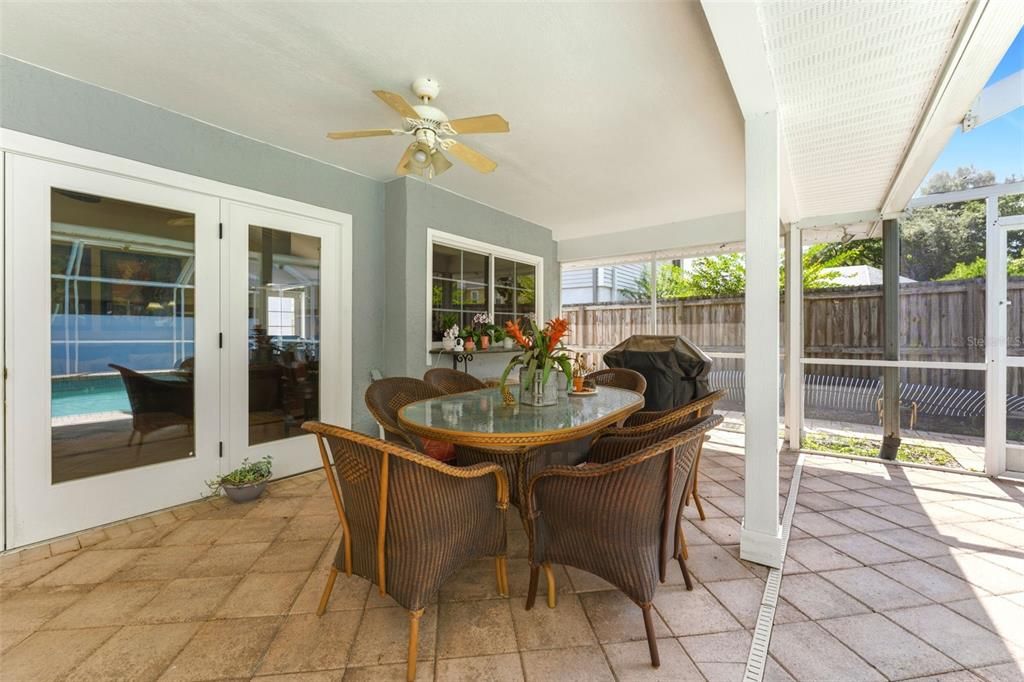 For Sale: $515,000 (3 beds, 2 baths, 2056 Square Feet)