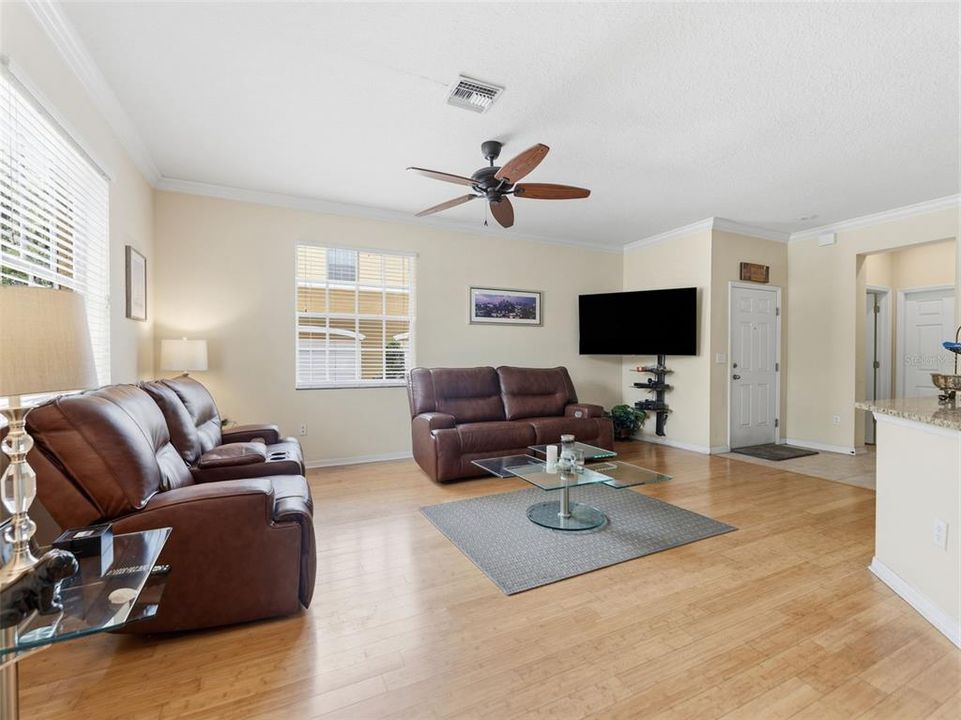 Active With Contract: $304,999 (3 beds, 2 baths, 1850 Square Feet)