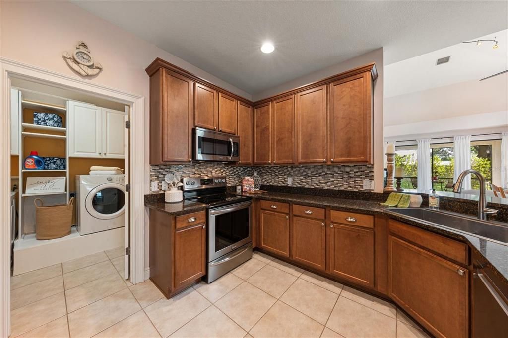 En Venta: $525,000 (3 camas, 2 baños, 2250 Pies cuadrados)