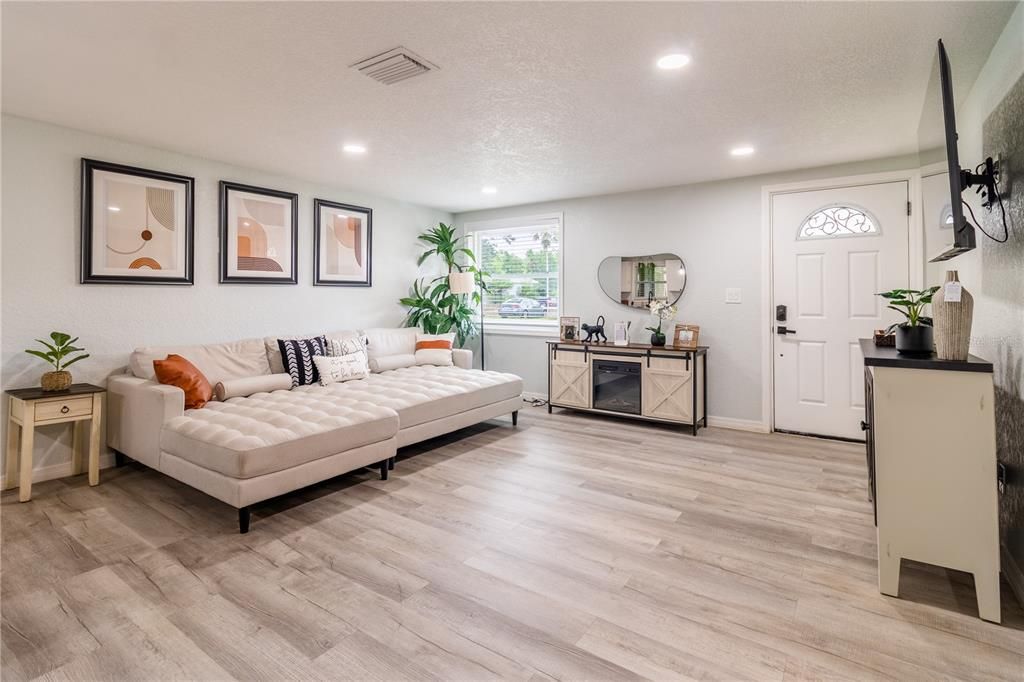 Active With Contract: $399,000 (4 beds, 2 baths, 1600 Square Feet)