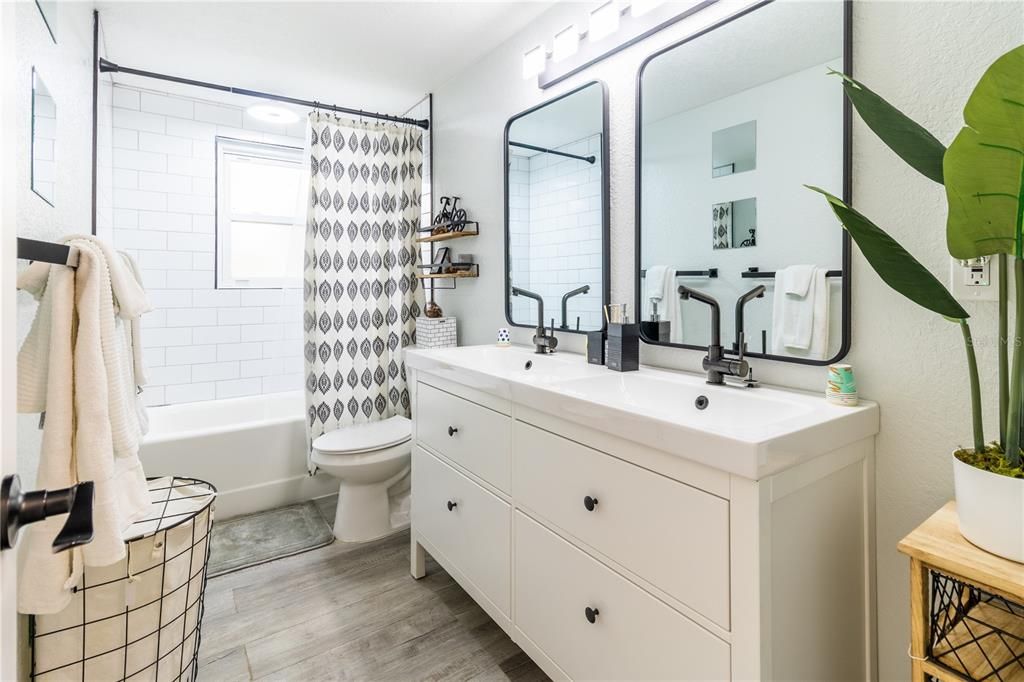 Active With Contract: $399,000 (4 beds, 2 baths, 1600 Square Feet)